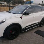 TIGGO 8 PRO - BLACK AND SILVER SIDESTEP