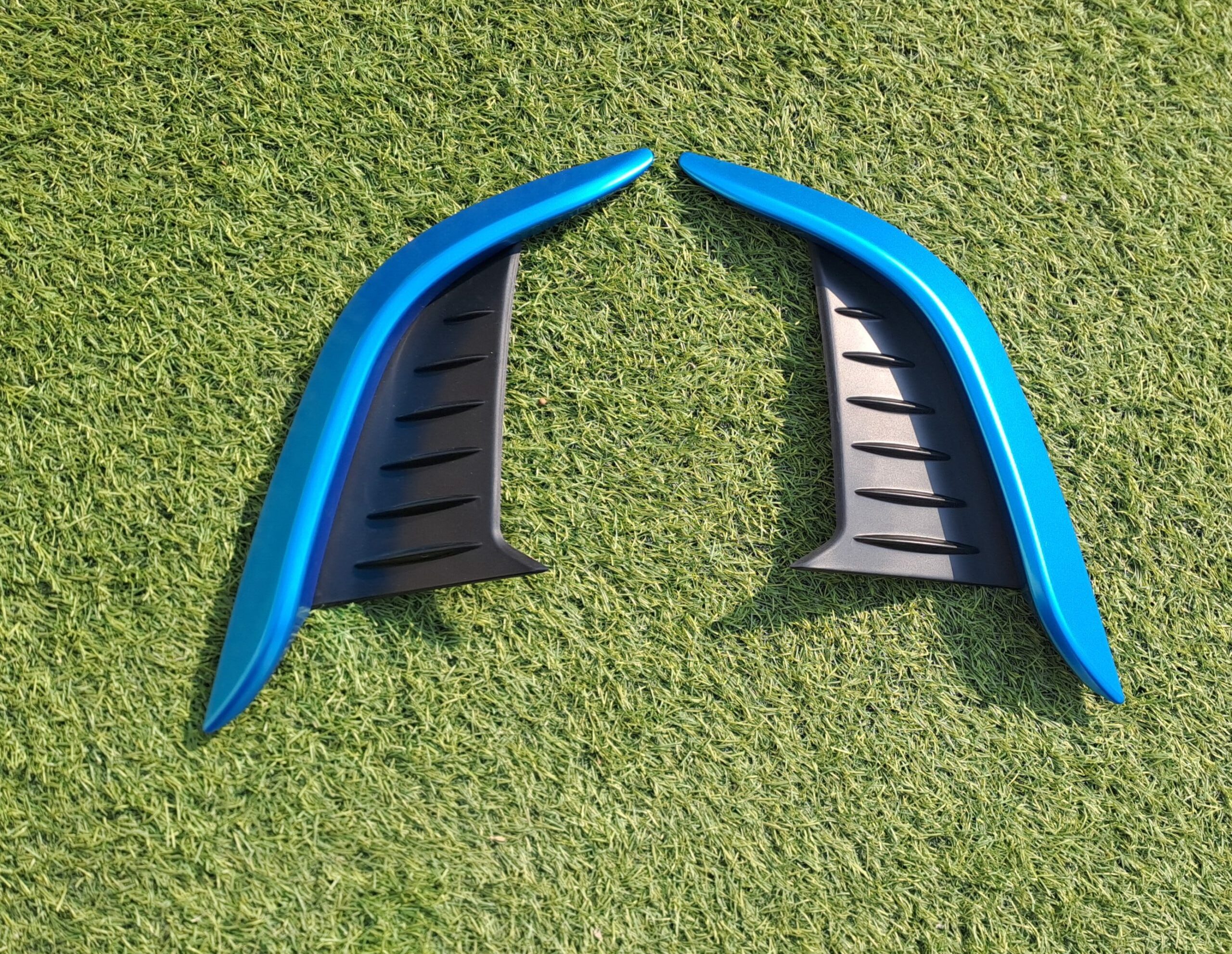TOYOTA CROSS FRONT BEZEL FOG COVER TOYOTA CROSS - FRONT BLUE BEZEL FOG TRIM - Image 1