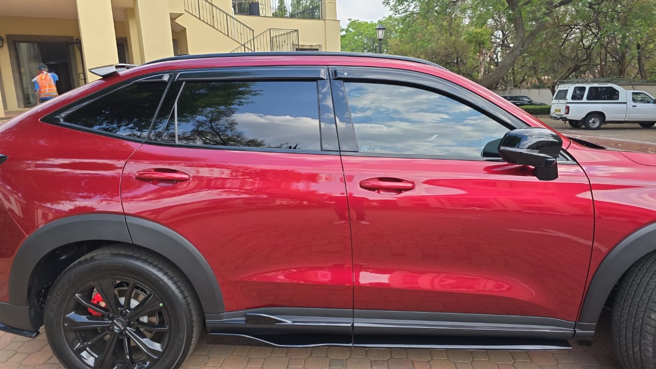 WINDSHIELDS GT HAVAL GT - 6 PC GLOSS BLACK WINDSHIELDS NEW RANGE - Image 1