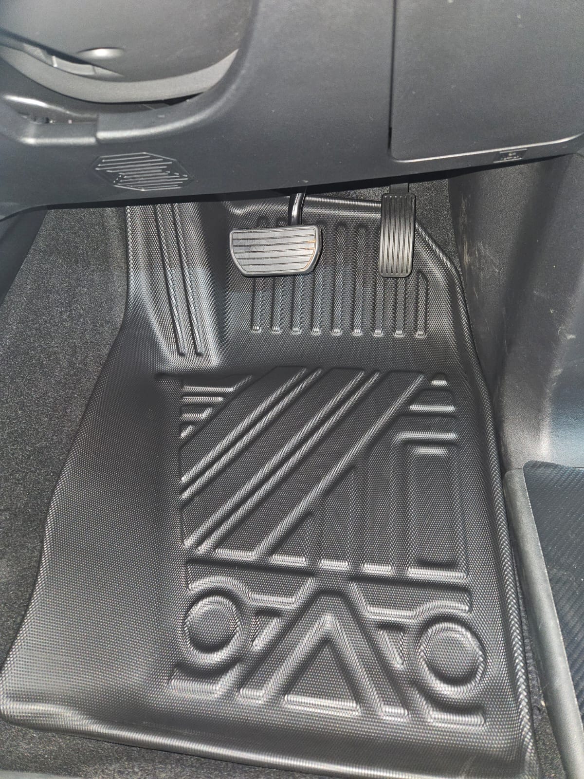 TANK 300 3D MAT TANK 300 - 3D MOULDED FLOOR MAT - Image 1