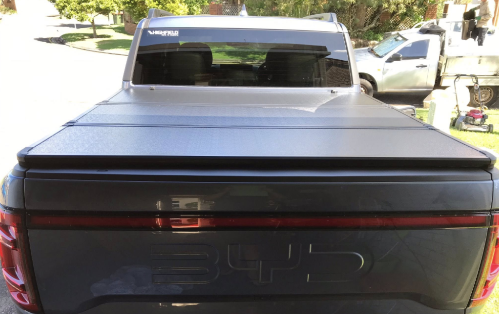 BYD ROLLER SHUTTER TRIFOLD COVER BYD SHARK 6 - TRIFOLD COVER - Image 1