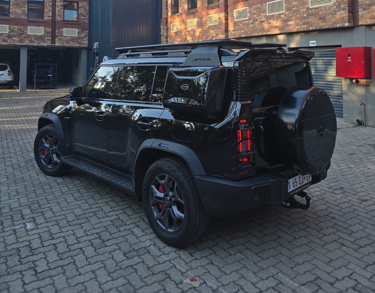 t2 black wheel cover JETOUR T2 - DEFENDER STYLE REAR SPARE WHEEL COVER SATIN BLACK AND GLOSS - Image 1